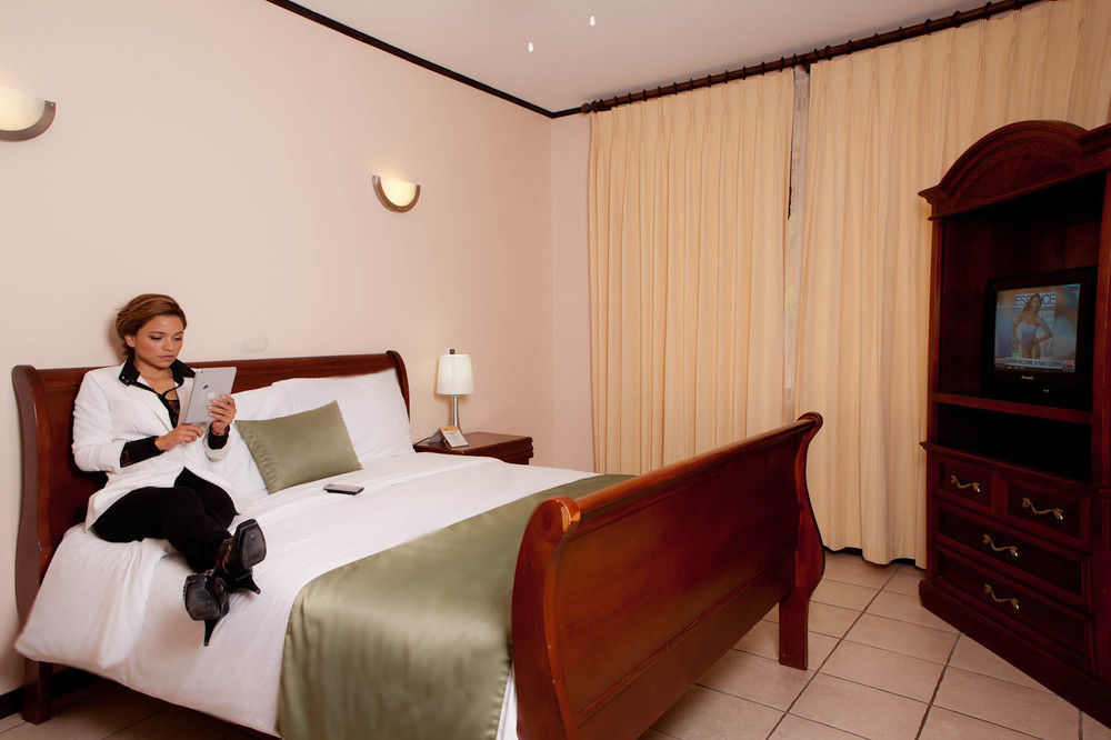 Hotel Y Restaurante El Guarco Cartago Buitenkant foto