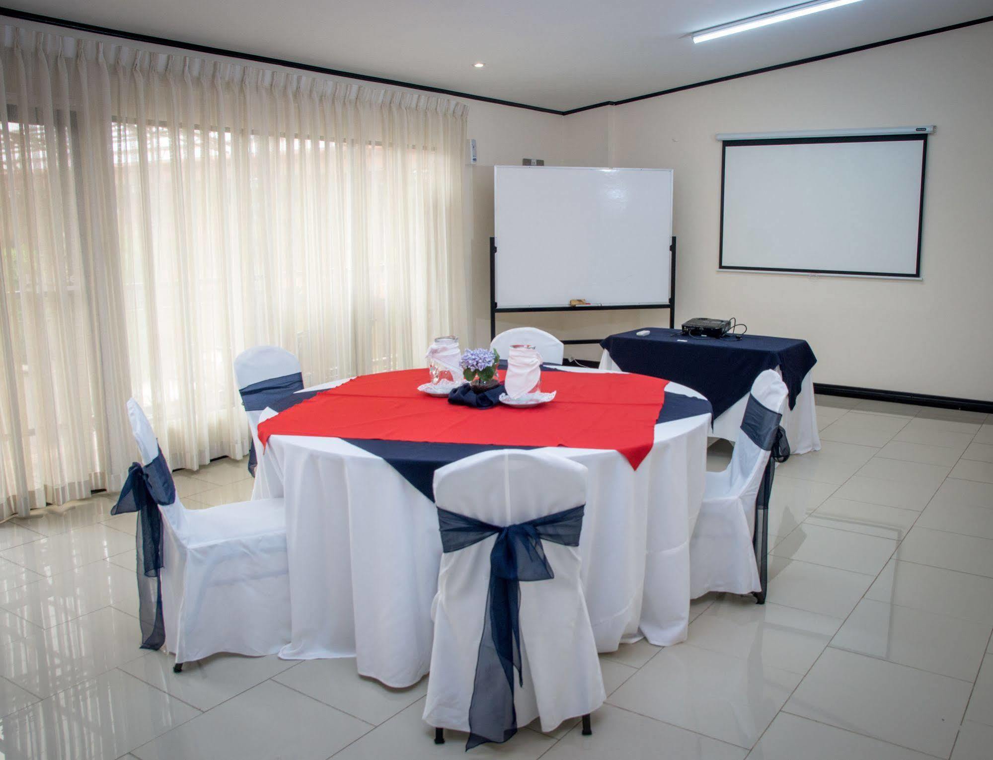 Hotel Y Restaurante El Guarco Cartago Buitenkant foto